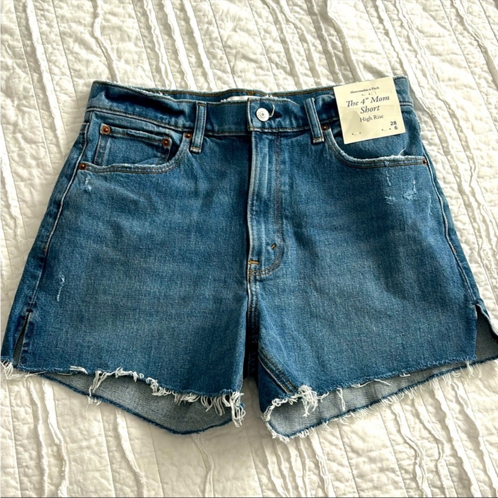 Abercrombie 4 inch mom shorts